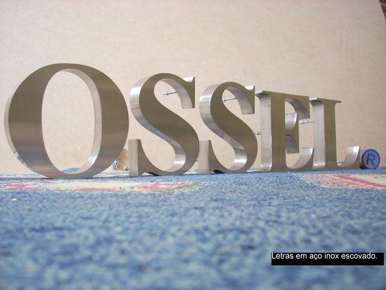 Letreiros, letras caixa, letras bloco, letras em aço inox.
