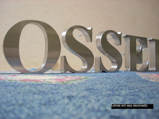 Letreiros, letras caixa, letras bloco, letras em aço inox.