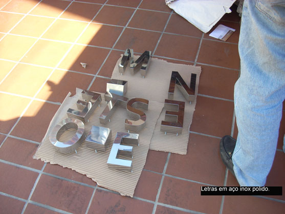Letreiros, letras caixa, letras bloco, letras em aço inox.