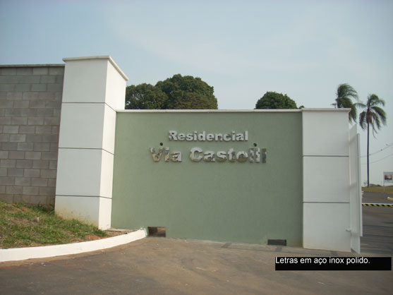 Letreiros, letras caixa, letras bloco, letras em aço inox.