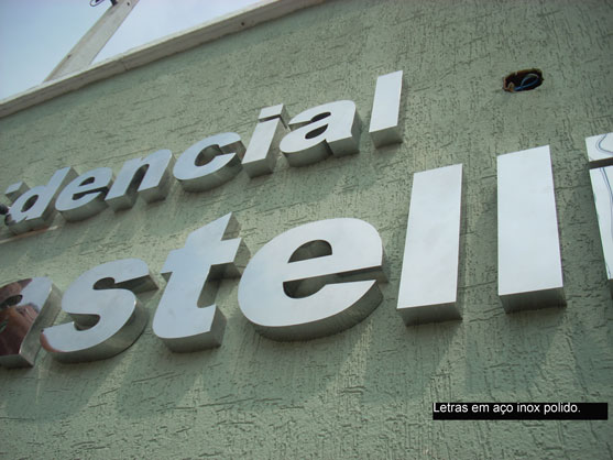 Letreiros, letras caixa, letras bloco, letras em aço inox.