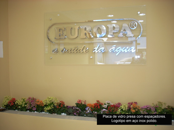 Letreiros, letras caixa, letras bloco, letras em aço inox.