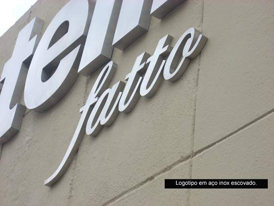 Letreiros, letras caixa, letras bloco, letras em aço inox.
