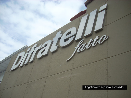 Letreiros, letras caixa, letras bloco, letras em aço inox.