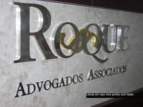 Letreiros, letras caixa, letras bloco, letras em aço inox.
