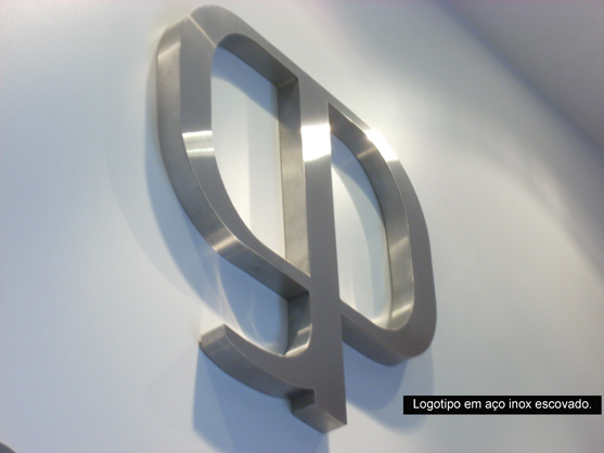 Letreiros, letras caixa, letras bloco, letras em aço inox.