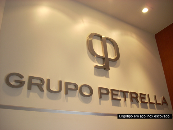 Letreiros, letras caixa, letras bloco, letras em aço inox.