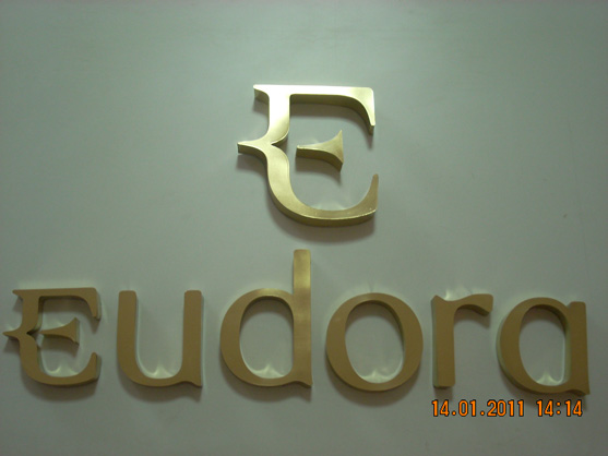 Letreiros, letras caixa, letras bloco, letras em aço inox.