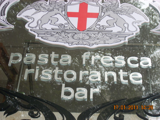 Letreiros, letras caixa, letras bloco, letras em aço inox.