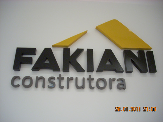 Letreiros, letras caixa, letras bloco, letras em aço inox.