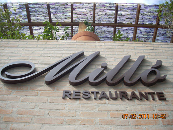 Letreiros, letras caixa, letras bloco, letras em aço inox.