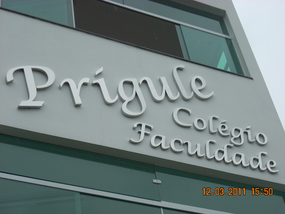 Letreiros, letras caixa, letras bloco, letras em aço inox.