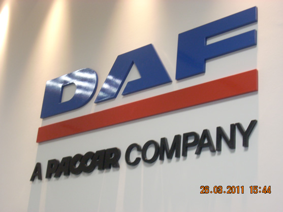 Letreiros, letras caixa, letras bloco, letras em aço inox.