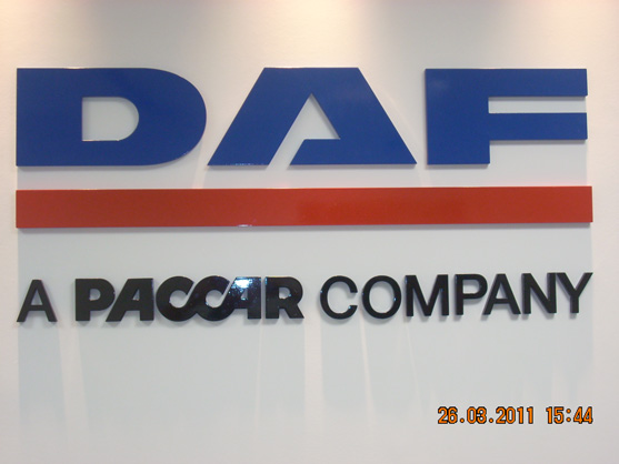 Letreiros, letras caixa, letras bloco, letras em aço inox.