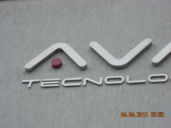 Letreiros, letras caixa, letras bloco, letras em aço inox.