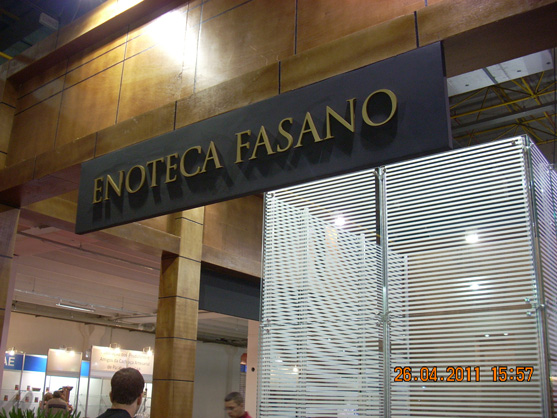 Letreiros, letras caixa, letras bloco, letras em aço inox.