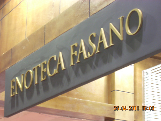 Letreiros, letras caixa, letras bloco, letras em aço inox.