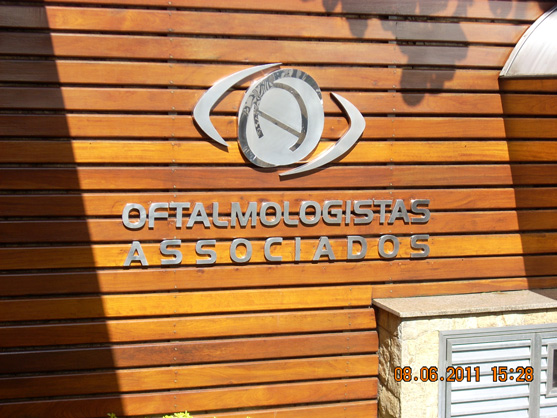 Letreiros, letras caixa, letras bloco, letras em aço inox.