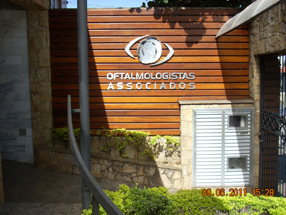 Letreiros, letras caixa, letras bloco, letras em aço inox.