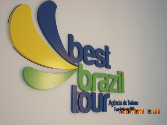 Letreiros, letras caixa, letras bloco, letras em aço inox.