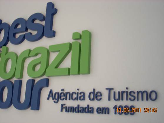 Letreiros, letras caixa, letras bloco, letras em aço inox.