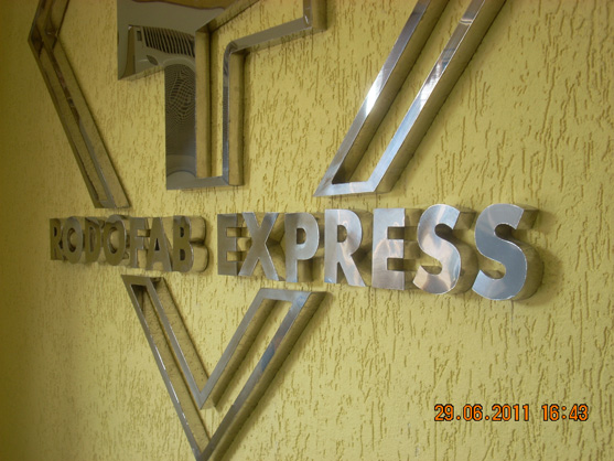 Letreiros, letras caixa, letras bloco, letras em aço inox.