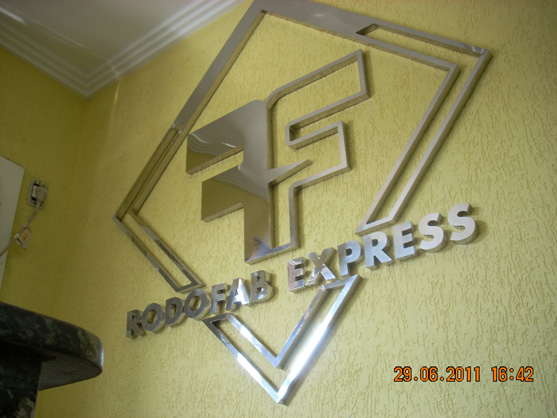 Letreiros, letras caixa, letras bloco, letras em aço inox.