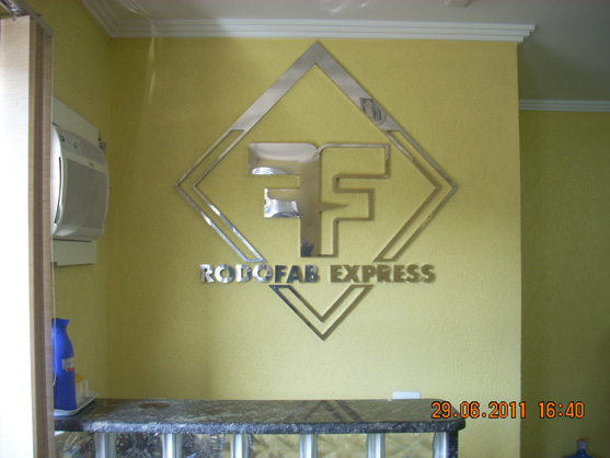 Letreiros, letras caixa, letras bloco, letras em aço inox.