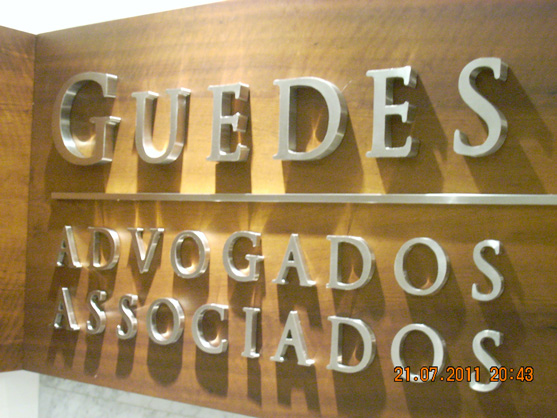 Letreiros, letras caixa, letras bloco, letras em aço inox.
