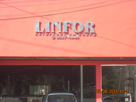 Letreiros, letras caixa, letras bloco, letras em aço inox.