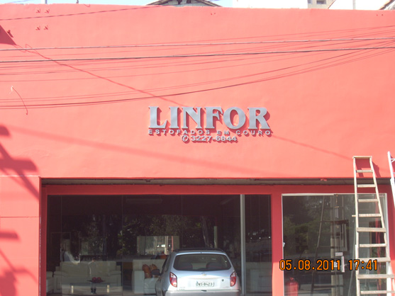 Letreiros, letras caixa, letras bloco, letras em aço inox.