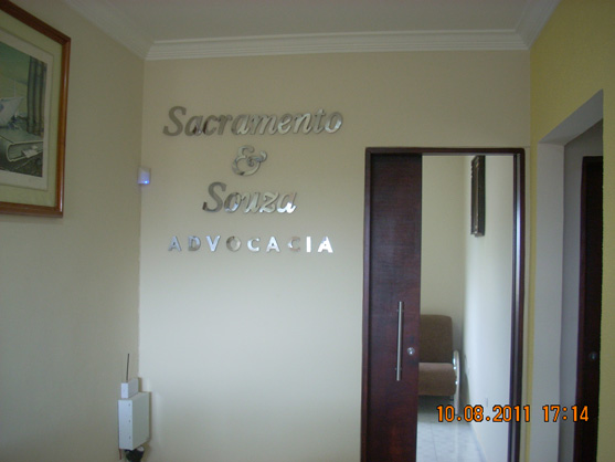 Letreiros, letras caixa, letras bloco, letras em aço inox.