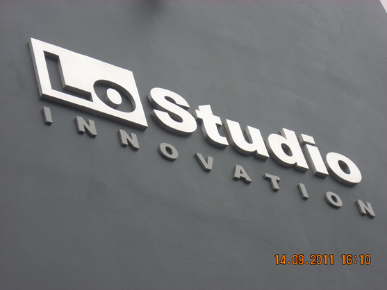 Letreiros, letras caixa, letras bloco, letras em aço inox.