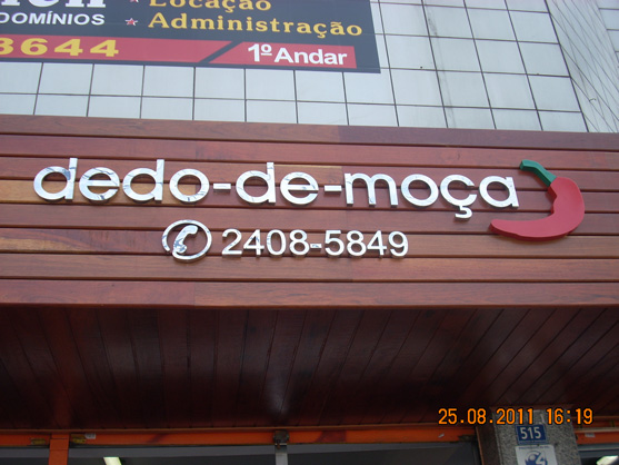 Letreiros, letras caixa, letras bloco, letras em aço inox.