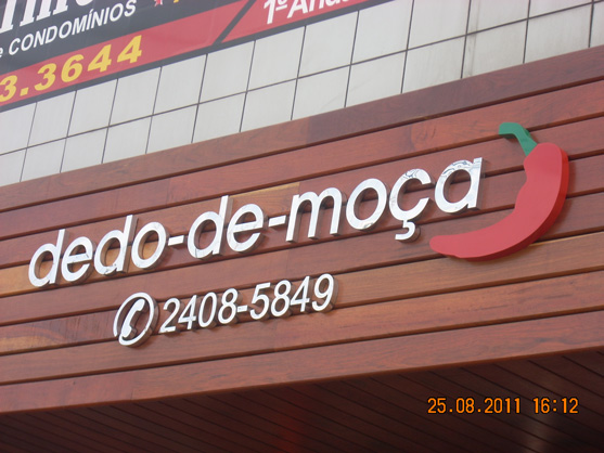 Letreiros, letras caixa, letras bloco, letras em aço inox.