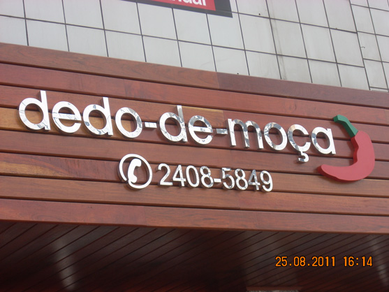 Letreiros, letras caixa, letras bloco, letras em aço inox.