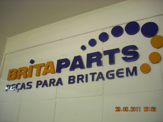 Letreiros, letras caixa, letras bloco, letras em aço inox.
