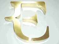 Letras caixa em lat�polido e aplica� de verniz automotivo.